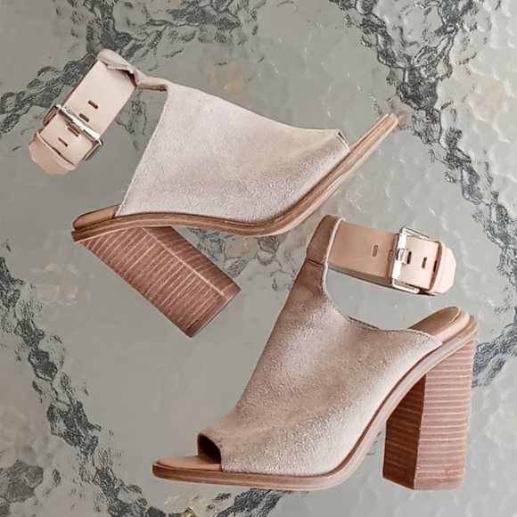 Marc Fisher Shoes - Marc Fisher Vashi Ankle Strap Chunky Heel Sandals